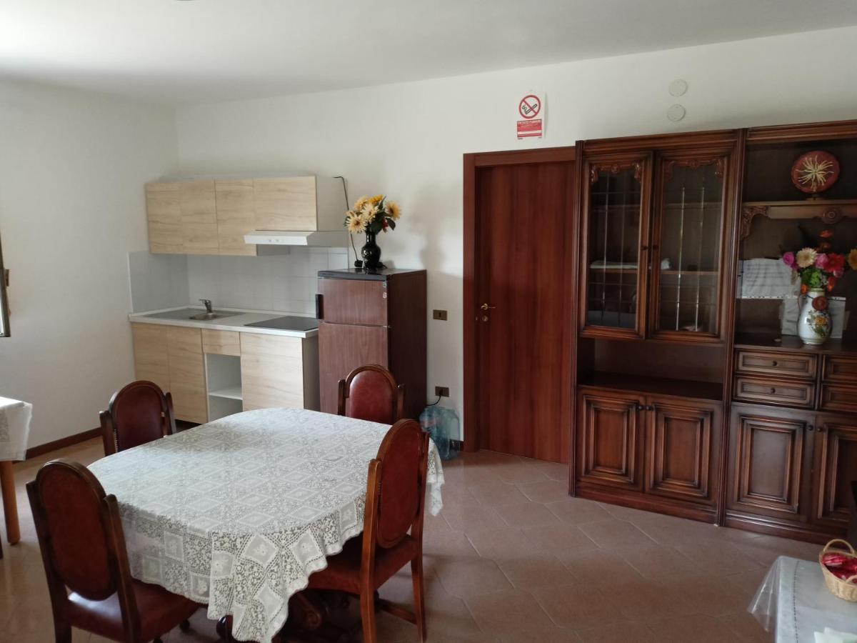 Da Angela - Camere Con Bagno Privato A Foligno Vicino Al Centro Exterior foto